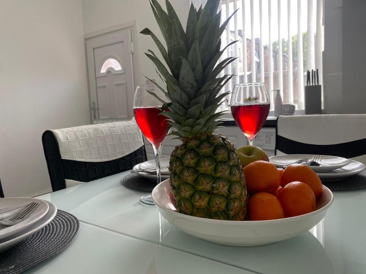Cosy Cheerful 2 Bedrooms Near Piccadilly, Etihad Stadium Sleeps Up To 5 — Photos 1